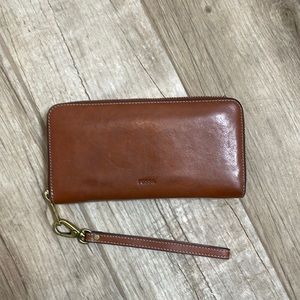 Brown Leather Fossil Phone Wallet and Wrislet